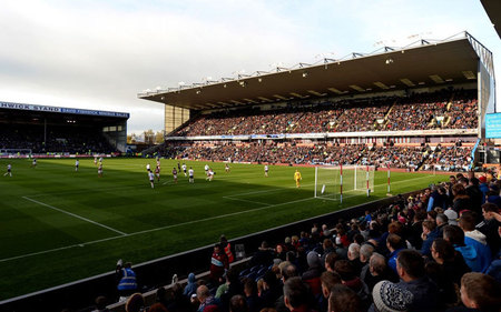 的赛场上展 的赛场上展